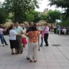 Los mayores tuvieron ayer su sesión de baile en Valencia de Don Juan