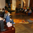 Los veinticinco ciudadanos participantes preguntan al candidato a la Alcaldía de León, Antonio Silván, bajo la moderación del director del periódico, Joaquín S. Torné