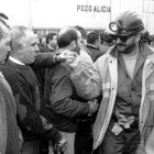 Salida de los mineros encerrados en el Pozo Calderón, donde permanecieron más de 50 días. HISTÓRICO NORBERTO