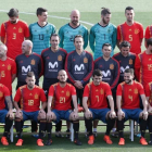 La selección española posa con la nueva equipación este miércoles antes del entrenamiento.