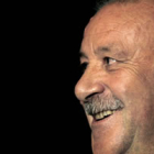 Vicente del Bosque sonríe el día después de clasificar a la Roja para semifinales.