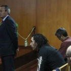 Sindo Castro, durante su declaración, con los acusados en el banquillo.