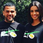 Dani Alves y su prometida, Joana Sanz.