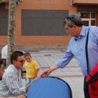 Miguel Martínez continuó con el reparto de propaganda electoral