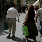 Movimiento en las tiendas y bolsas por las calles fue la tendencia