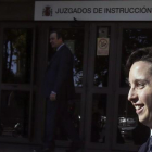 El pequeño Nicolás a las puertas de los juzgados en Madrid.