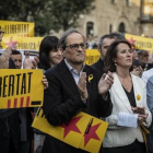 Quim Torra y Elisenda Paluzie, el pasado mayo, en una concentración en la plaza de la Catedral de Barcelona, para pedir la libertad de los políticos presos.