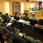 Imagen de la jornada celebrada ayer en el salón de plenos de Santa María del Páramo.