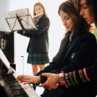 Alumnas del Centro de Música Peñacorada en una clase práctica. DL