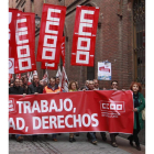 Banderas de Comisiones Obreras el 1 de Mayo por León.
