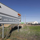 Indicación del acceso al Polígono Industrial El Páramo. RAMIRO
