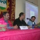 El concejal de Deportes, Manuel Díez, en el centro, durante su intervención en el curso