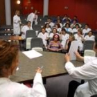 Una de las últimas reuniones de representantes de la Junta de Personal con trabajadores del Hospital