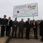 El secretario de ICG, Javier Hernández (tercero) y el presidente Fernando Ramón (sexto), ayer junto al alcalde y otros directivos