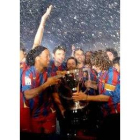 Ronaldinho, Van Bommel, Giuly, Márquez y Puyol celebran el título