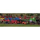 Los integrantes de todos los equipos participantes en esta sexta edición del torneo Villa de San Andrés posan en la tradicional fotografía de familia.