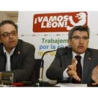 El alcalde socialista, Francisco Fernández (a la derecha en la imagen) presentó la campaña acompañad