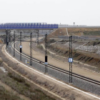 Un tramo de la línea de alta velocidad a su paso por León