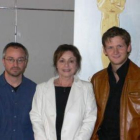 El director, Bernd Sahling, junto a los protagonistas.