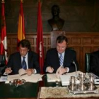 Ángel Calvo, Javier García-Prieto, Antonio Silván y Eduardo Fernández durante la firma del convenio