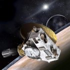 Ilustración de la sonda ‘New Horizons’ alrededor de Putón con su luna Charon al fondo.
