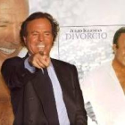 Julio Iglesias presentó ayer en Madrid su nuevo álbum, «Divorcios»