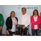 Adolfo Canedo, ayer con sus concejales del PP.