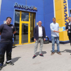 Responsables de Goodyear y de la red Truckforce, con José María Vázquez, ayer. ANA F. BARREDO