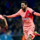 Messi anotó dos goles de falta en la goleada del Barcelona frente al Espanyol. QUIQUE GARCÍA