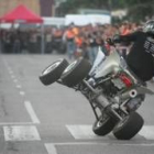 Un motorista en quad hace una acrobacia en Papalaguinda
