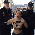 Protesta de las Femen ante el Congreso de los Diputados.