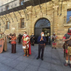 Acto de ayer ante el consistorio para recordar la fiesta. DL