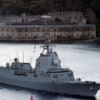 La fragata Blas de Lezo zarpa del Arsenal Militar de Ferrol para dirigirse al mar Negro. KIKO DELGADO