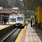 Imagen de archivo de un tren de Feve en la estación de Cistierna.