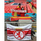 La bandera de la Cultural y Deportiva Leonesa ondeaba en la primera semifinal del torneo. TWITTER