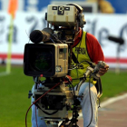 La emisión de los partidos de fútbol por televisión es otra de las exigencias de los clubes.
