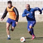 Valdés, a la derecha, cumplirá su tercer partido de sanción.