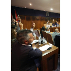 Concejales de USE y PP, durante la votación. ANA F. BARREDO