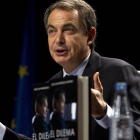 Rodríguez Zapatero presentó ayer ‘El dilema’.
