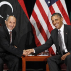 El presidente del Consejo Nacional de Transición libio, Mustafá Abdul Jalil, con Barack Obama, el martes en Nueva York.