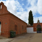 Imagen de la entrada del cementerio de Valderas.