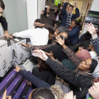 Momentos de tensión vividos en una tienda de electrodomésticos de Londres durante el Black Firday.