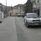 En la imagen, tomada ayer, se ven piedras y maceteros en la calle