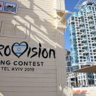Una caseta de playa en Tel-Aviv, con el logo del Festival de Eurovisión.
