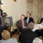 Obama pronuncia unas palabras en una reunión con la Asociación Nacional de Gobernadores.