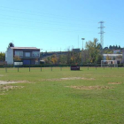 Los campos de fútbol de La Barrera, en mal estado, pasarán a tener césped artificial.