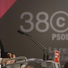 El secretario general del PSOE, José Luis Rodríguez Zapatero, durante la exposición de su informe de gestión en el transcuro del congreso de Sevilla.