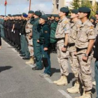 El ministro del Interior, Alfredo Pérez Rubalcaba, pasa revista a las tropas de la Guardia Civil.