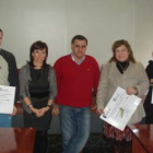Los emprendedores con Pilar Reguero (segunda) y el alcalde.