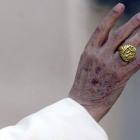 Benedicto ayer, con su anillo.